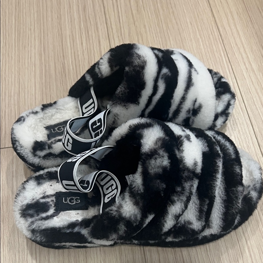 UGG Zebra Pattern Fuzzy Slippers
